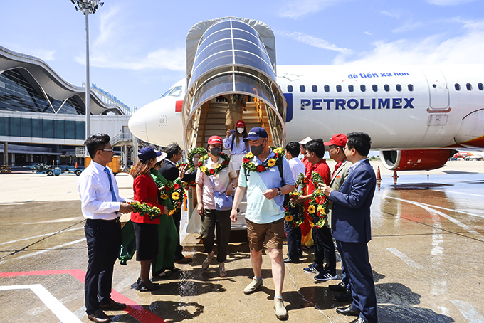 160 du khách Hàn Quốc lần đầu tiên tham quan Nha Trang - Ảnh 1. 160 du khách Hàn Quốc lần đầu tiên tham quan Nha Trang - Ảnh 1.