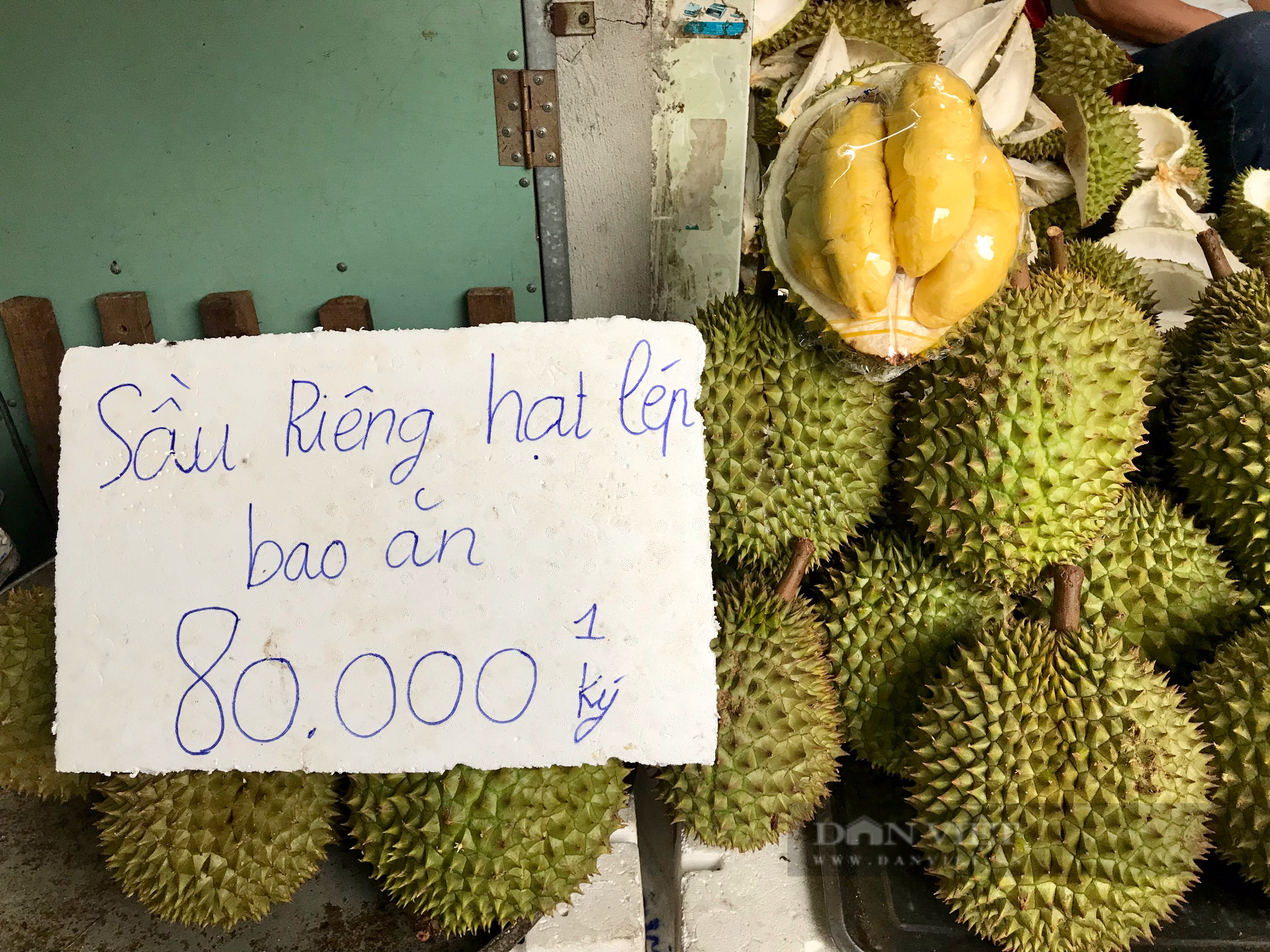 Giá sầu riêng giảm, bán cả trăm kg trong vài tiếng - Ảnh 3.