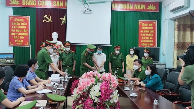 Khai trừ Đảng Giám đốc và 2 cán bộ của CDC Hà Giang - Ảnh 1. Khai trừ Đảng Giám đốc và 2 cán bộ của CDC Hà Giang - Ảnh 1.