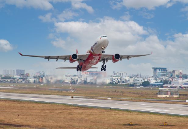 Vietjet tặng 1 năm bay không biên giới cho các cầu thủ đội bóng đá nam và nữ - Ảnh 1.