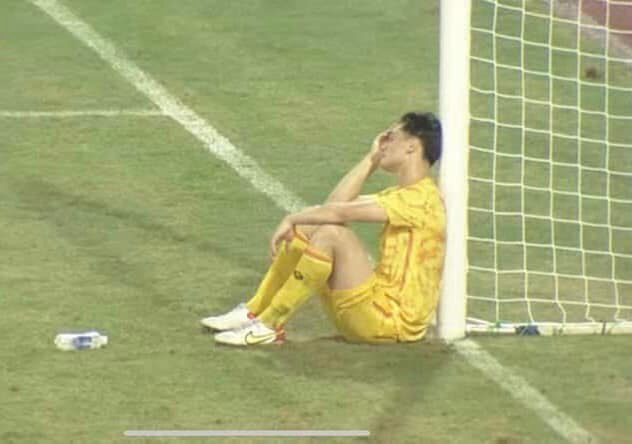 Madam Pang và U23 Thái Lan rơi lệ, xin lỗi CĐV vì không thể có HCV SEA Games - Ảnh 3.
