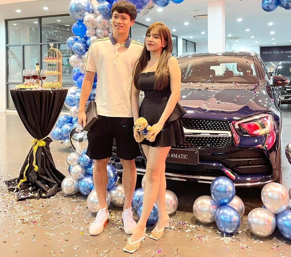 Mercedes-Benz GLC 300 AMG mà Hoàng Đức U23 Việt Nam vừa tậu có gì, giá bao nhiêu? - Ảnh 3.