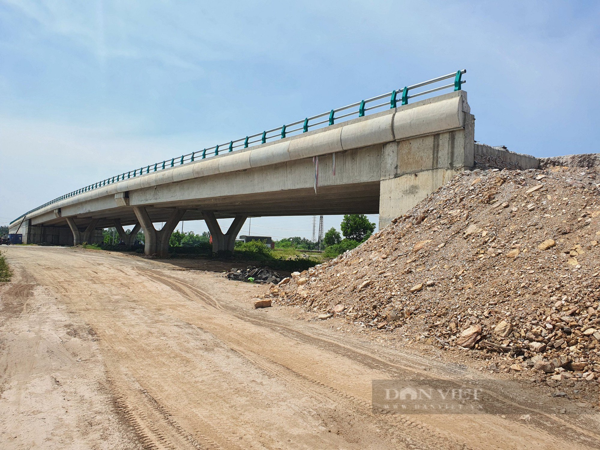 Bị nhắc nhở nhiều lần, dự án hơn 1.000 tỷ đồng tại Đà Nẵng &quot;tăng tốc&quot; thi công - Ảnh 1.