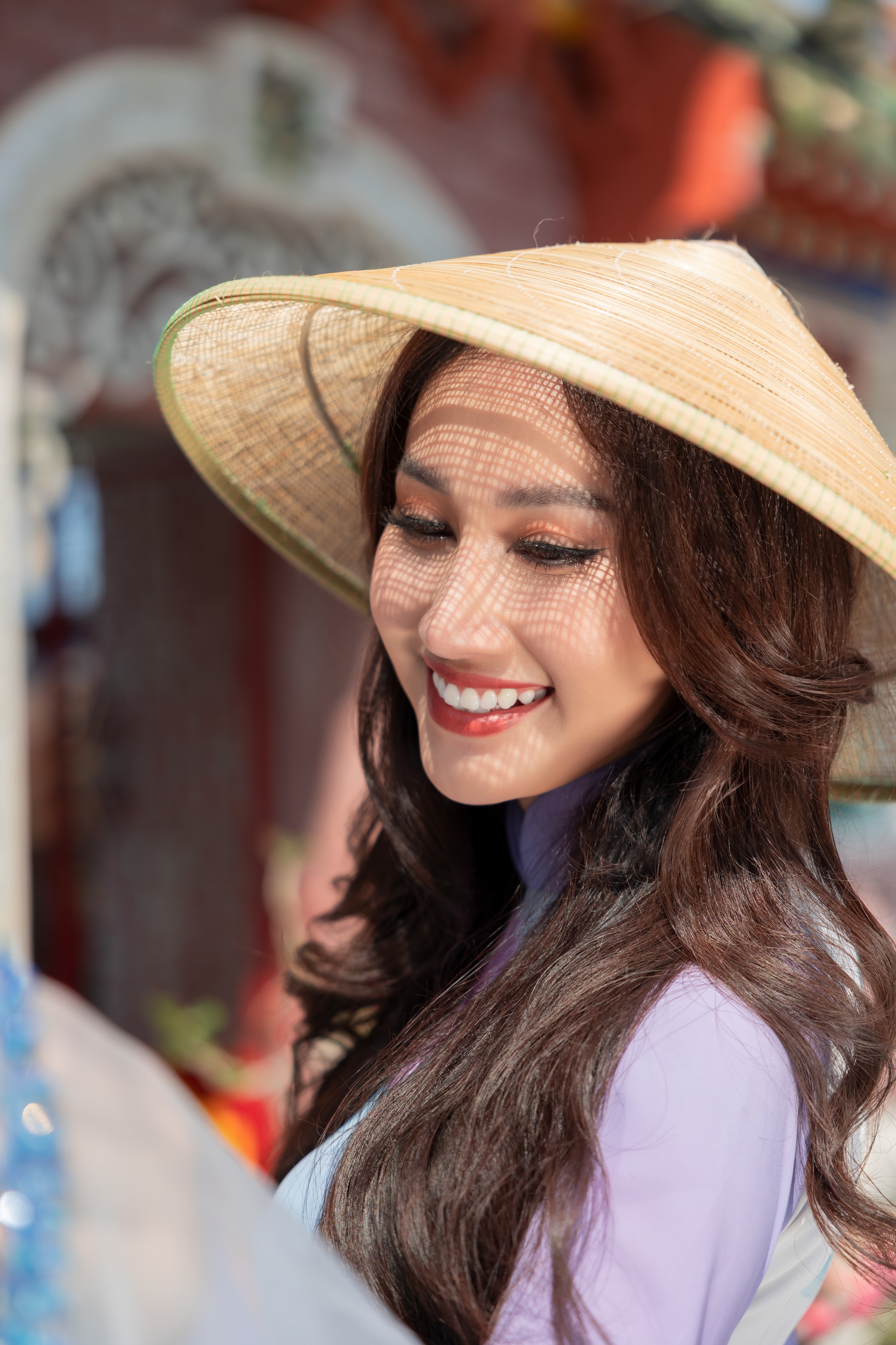 Hé lộ bộ áo dài lụa siêu cầu kỳ mà Đoàn Hồng Trang mang đến Miss Global 2022 - Ảnh 1.