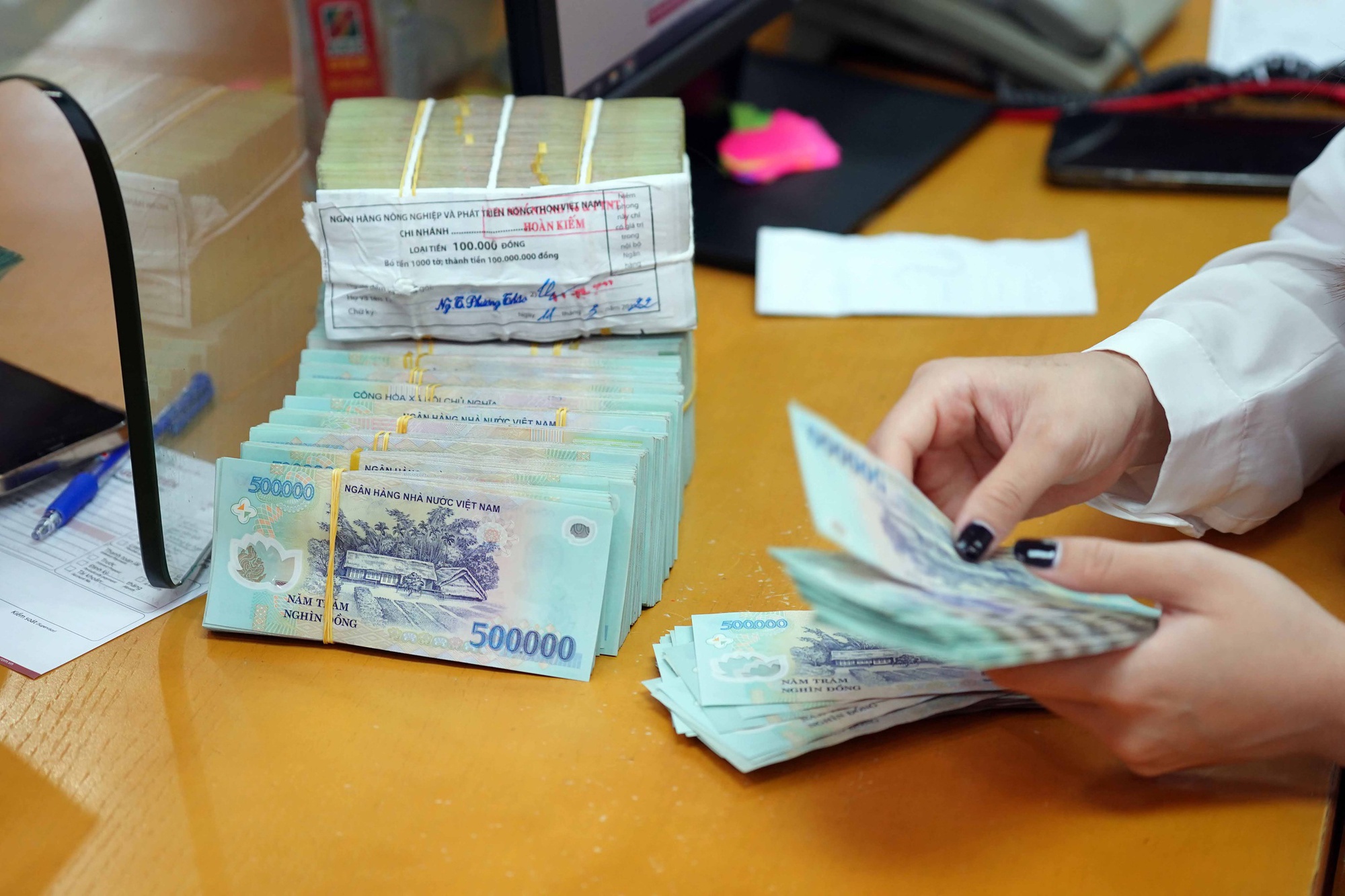 &quot;Nóng&quot; giảm lãi suất cho vay 2%/năm: 2 phương thức thực hiện hỗ trợ lãi suất - Ảnh 1.