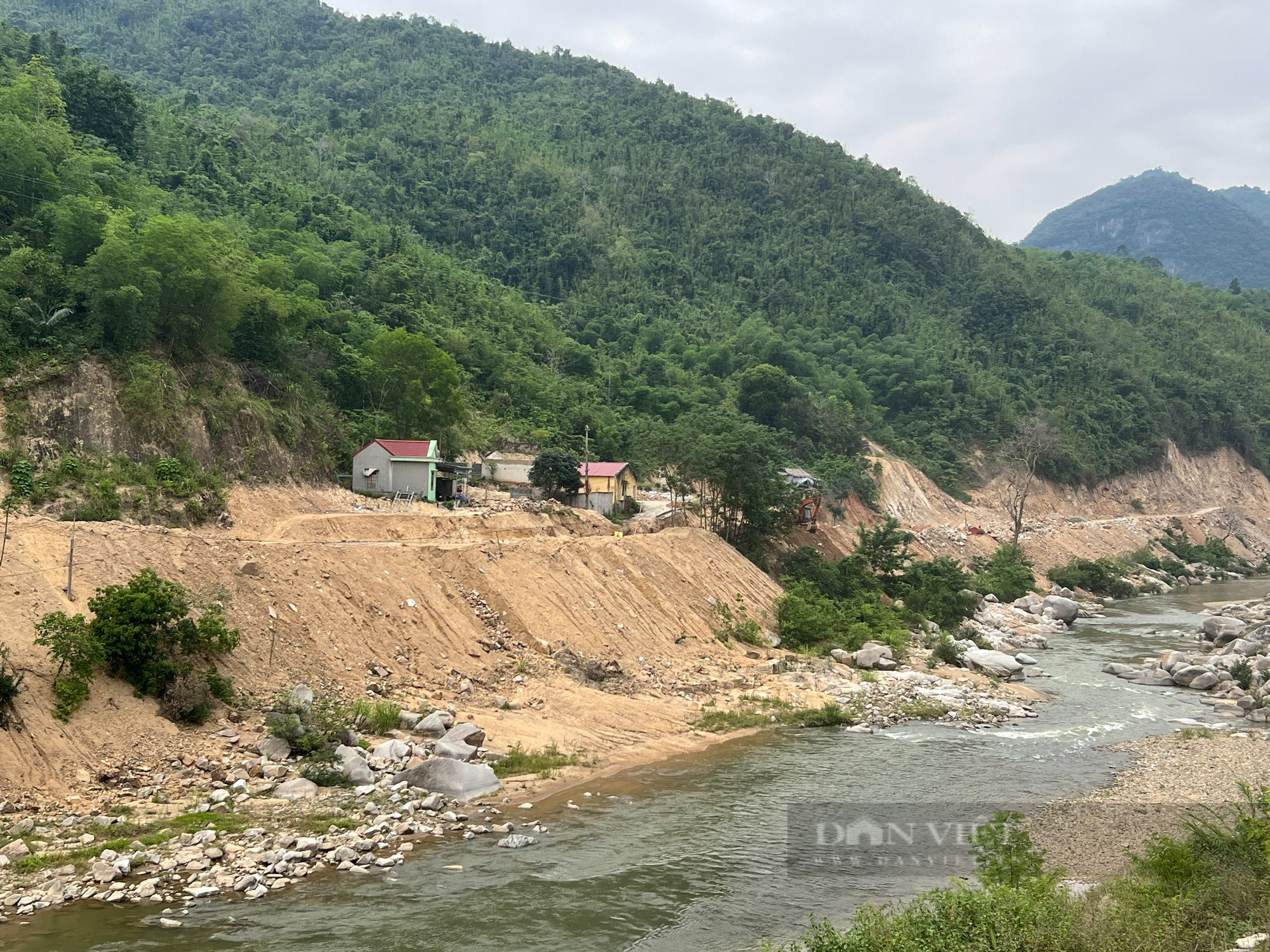 Thanh Hóa: Đơn vị thi công đường lén đổ đất thải xuống sông Lò - Ảnh 5.