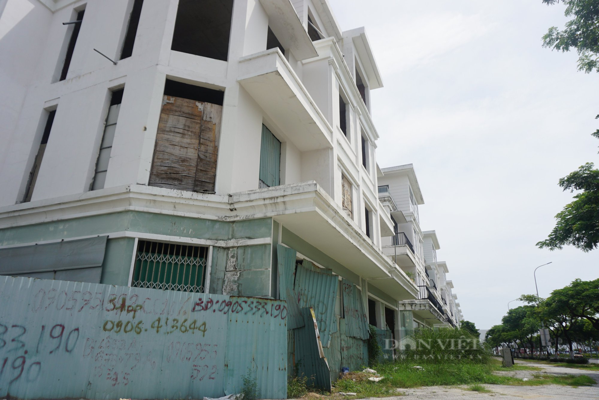 Đà Nẵng: Shophouse ế ẩm, &quot;đại hạ giá&quot; vẫn không ai thuê - Ảnh 1.