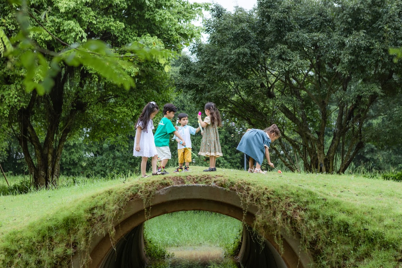 Trẻ con Ecopark có tuổi thơ của “thời ông bà, cha mẹ” - Ảnh 1.