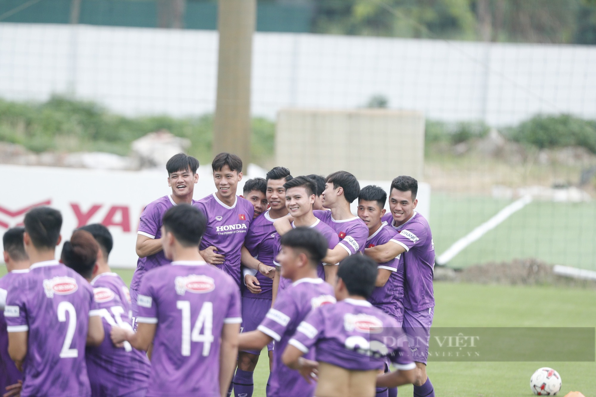 Quang Hải, Văn Toàn tay bắt mặt mừng khi chơi trò chơi  - Ảnh 7.