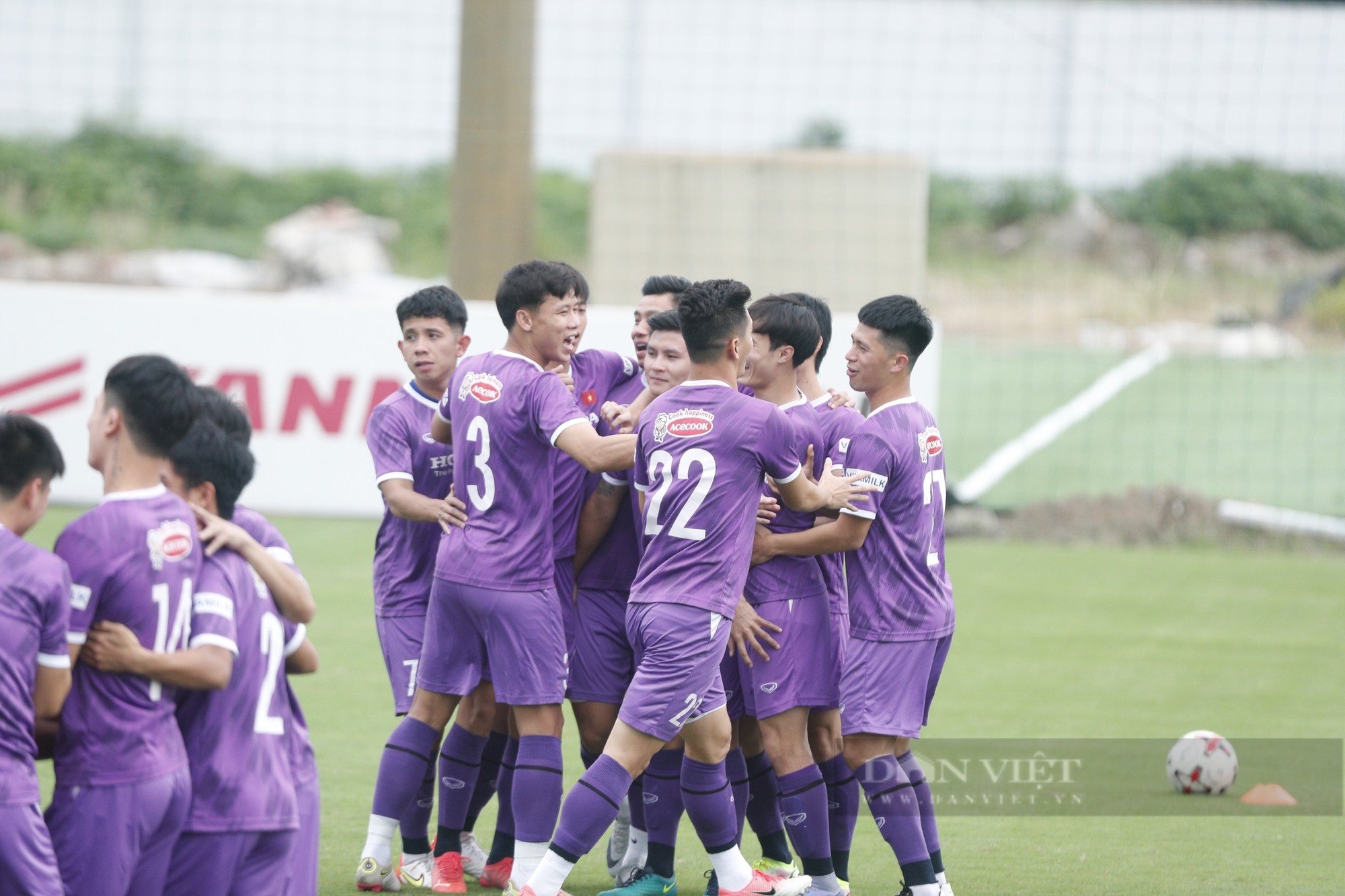Quang Hải, Văn Toàn tay bắt mặt mừng khi chơi trò chơi  - Ảnh 9.