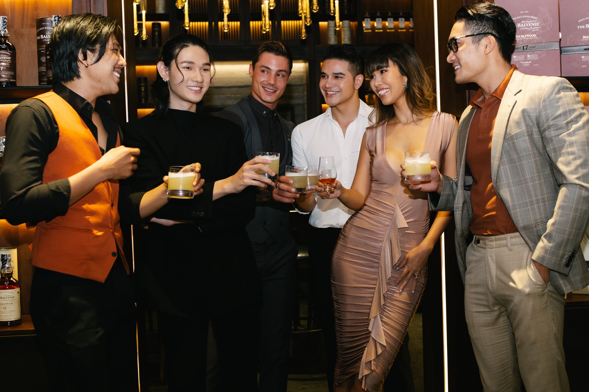 Siêu mẫu Hà Anh quyến rũ hội ngộ học trò team &quot;Quý ông hoàn mỹ&quot; - Ảnh 3.
