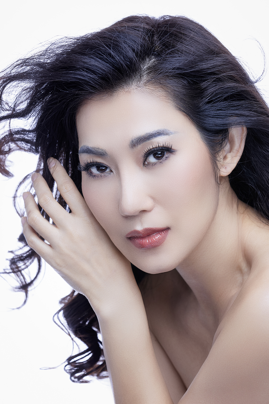 Tú Ong chúa Kim Phượng của &quot;Bão Ngầm&quot;: &quot;Bệnh hoạn thế mới đời&quot; - Ảnh 1.