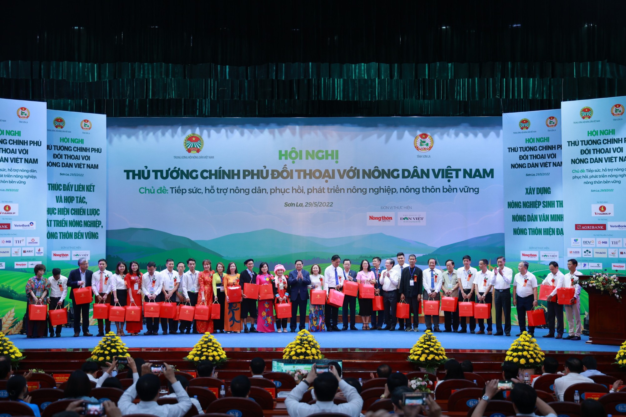 Thủ tướng Chính phủ Phạm Minh Chính đang đối thoại với nông dân Việt Nam lần thứ 4 - Ảnh 1.