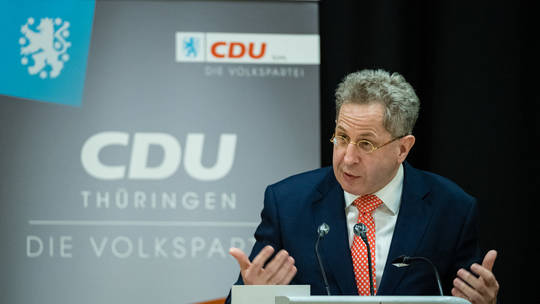 Cựu giám đốc tình báo Đức cảnh báo Berlin đang &quot;mộng du” vào cuộc xung đột trực tiếp với Nga - Ảnh 1.