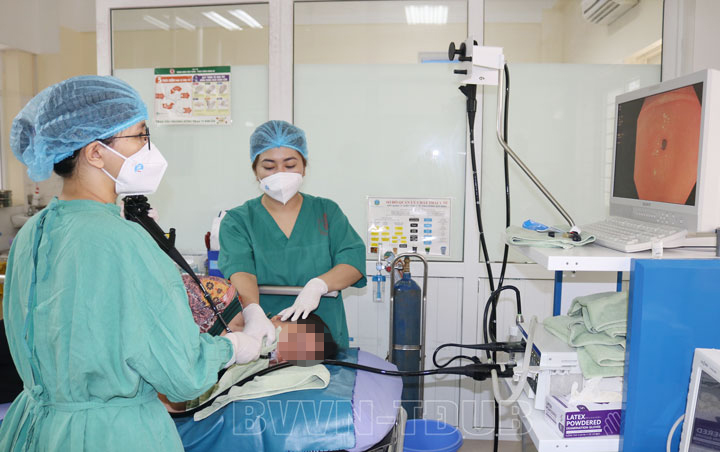 Chảy máu dạ dày ồ ạt do dùng thuốc giảm đau sai cách - Ảnh 1.