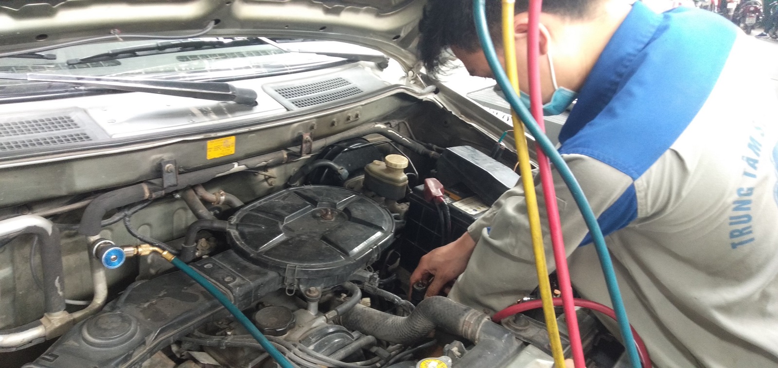 Cách xử lý nhanh khi xe ô tô bị ngập nước  - Ảnh 2.