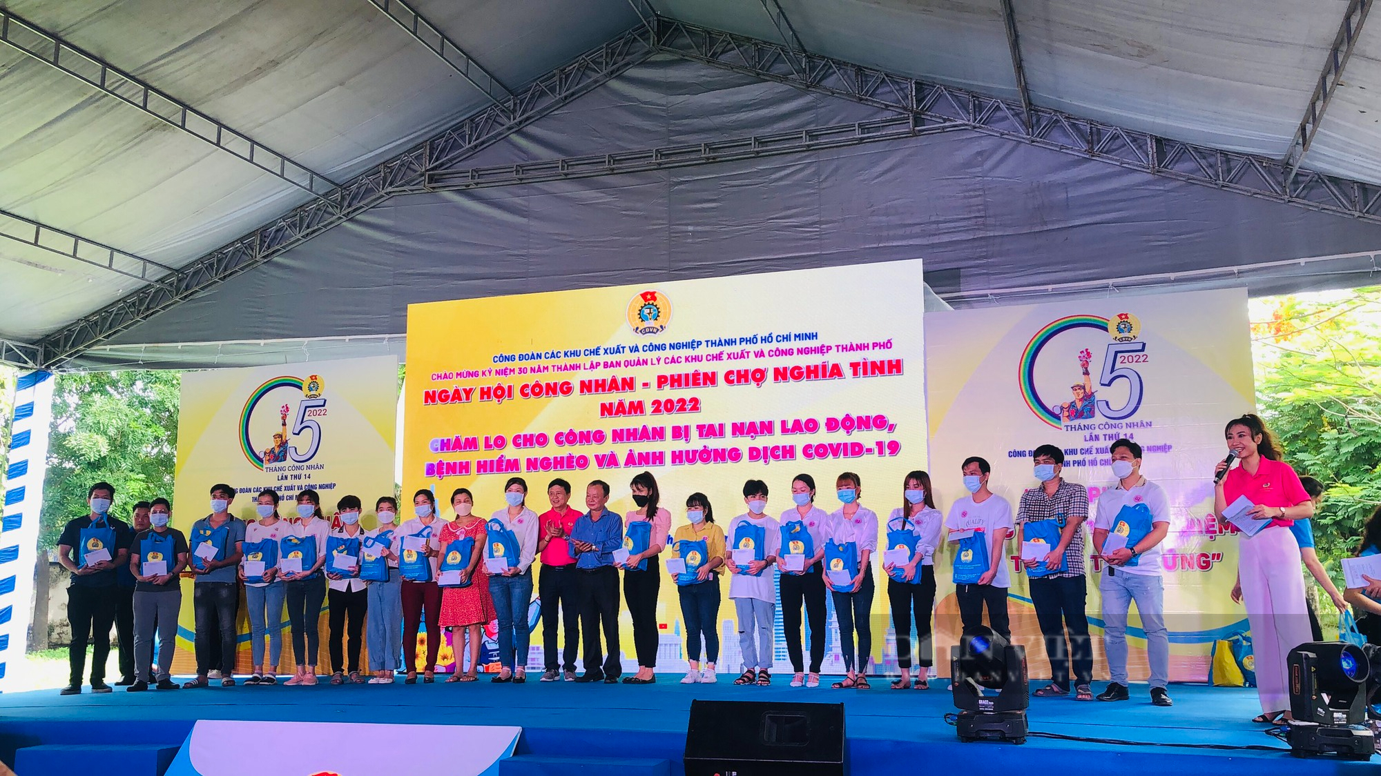 TP.HCM: Công nhân phấn khởi, tay xách nách mang tại &quot;ngày hội công nhân – phiên chợ nghĩa tình&quot; - Ảnh 5.