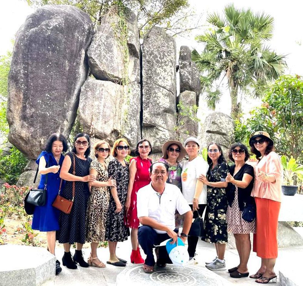 An Giang: Lộ diện ‘Phật thạch thủ’ khổng lồ ẩn mình trong dãy Thất Sơn hùng vĩ - Ảnh 4. An Giang: Lộ diện ‘Phật thạch thủ’ khổng lồ ẩn mình trong dãy Thất Sơn hùng vĩ - Ảnh 4.