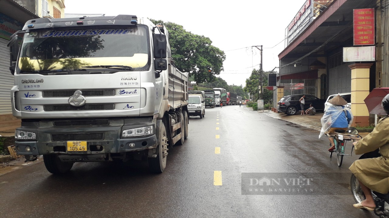 Thái Nguyên: Mưa lớn, sạt lở đất khiến 3 người tử vong, nhiều tuyến đường bị chia cắt - Ảnh 3.