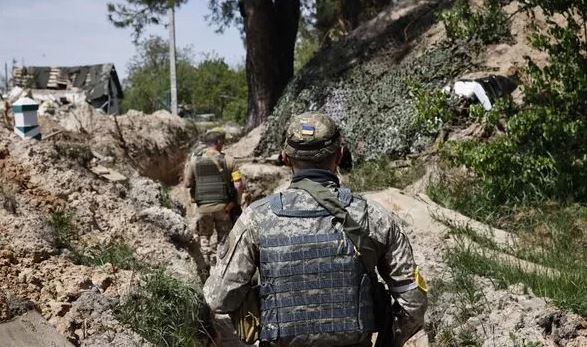 Nga bao vây Severodonetsk, chuyên gia cảnh báo tình hình 'không khả quan cho Ukraine' - Ảnh 1.