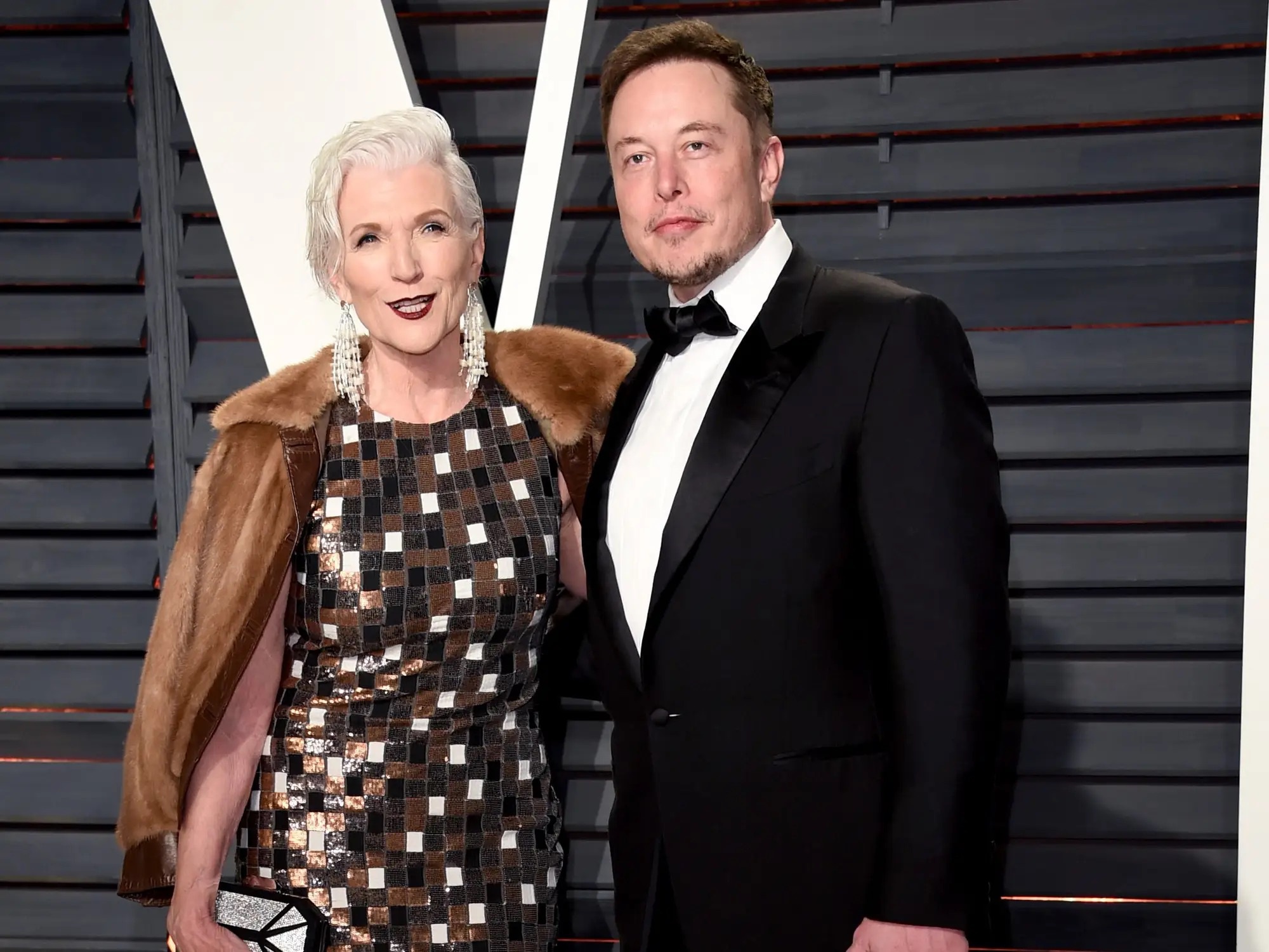 14 tuổi, Elon Musk đã giúp mẹ mua cổ phiếu và lời gấp 3 lần - Ảnh 1. 14 tuổi, Elon Musk đã giúp mẹ mua cổ phiếu và lời gấp 3 lần - Ảnh 1.
