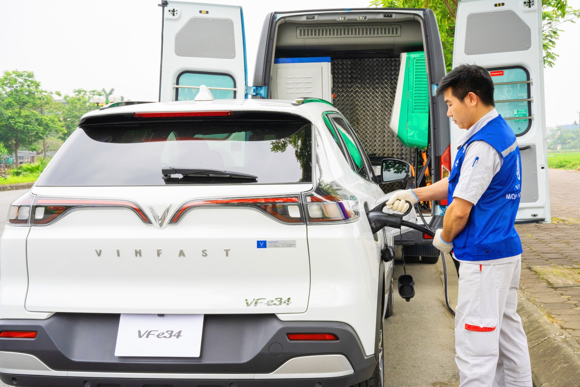 VinFast triển khai dịch vụ cứu hộ pin ô tô điện 24/7 - Ảnh 4.
