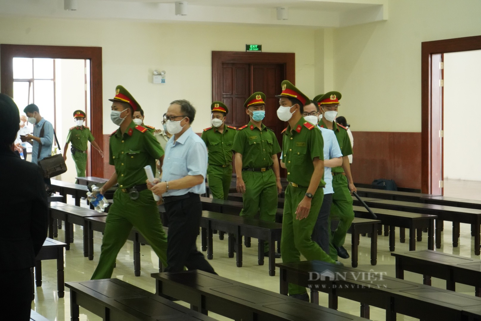 Vụ SADECO: Đang diễn ra phiên tòa phúc thẩm bị cáo Tất Thành Cang và đồng phạm - Ảnh 2.