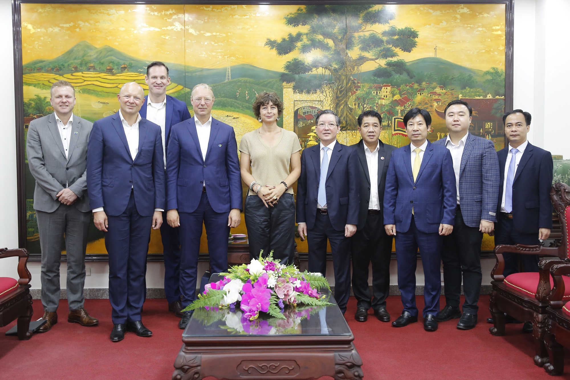 Chủ tịch Hội NDVN Lương Quốc Đoàn: Hợp tác xây dựng chuỗi liên kết chăn nuôi, nâng cao sức cạnh tranh cho nông dân- Ảnh 6.