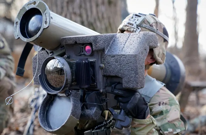 Mỹ thiếu tên lửa Javelin, Stinger vì tích cực viện trợ Ukraine, TT Biden được yêu cầu làm điều này - Ảnh 1.