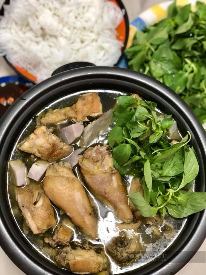 Nấu lẩu gà lá é nhớ cho thêm loại nước này để đậm vị thơm ngon - Ảnh 1.