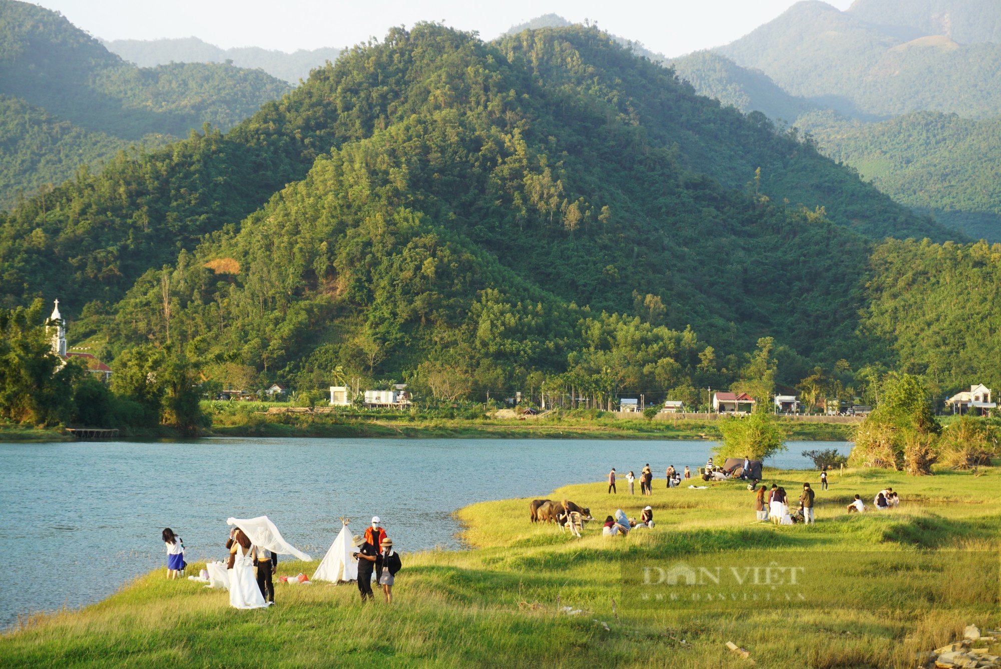 Đà Nẵng: Xuất hiện nhiều khu du lịch sinh thái tự phát ở xã miền núi Hòa Bắc - Ảnh 1.