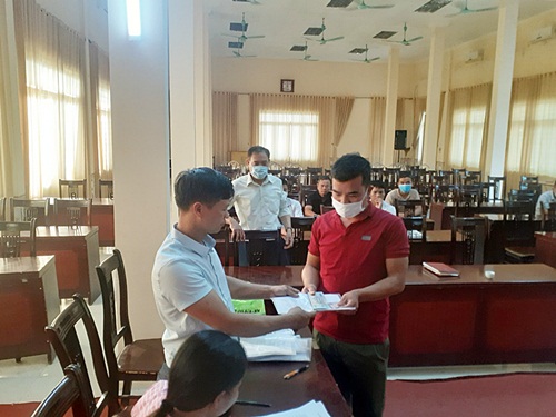 Hội nông dân huyện Chương Mỹ (Hà Nội) giải ngân 3,7 tỷ đồng giúp hơn 100 hội viên phát triển sản xuất - Ảnh 1.