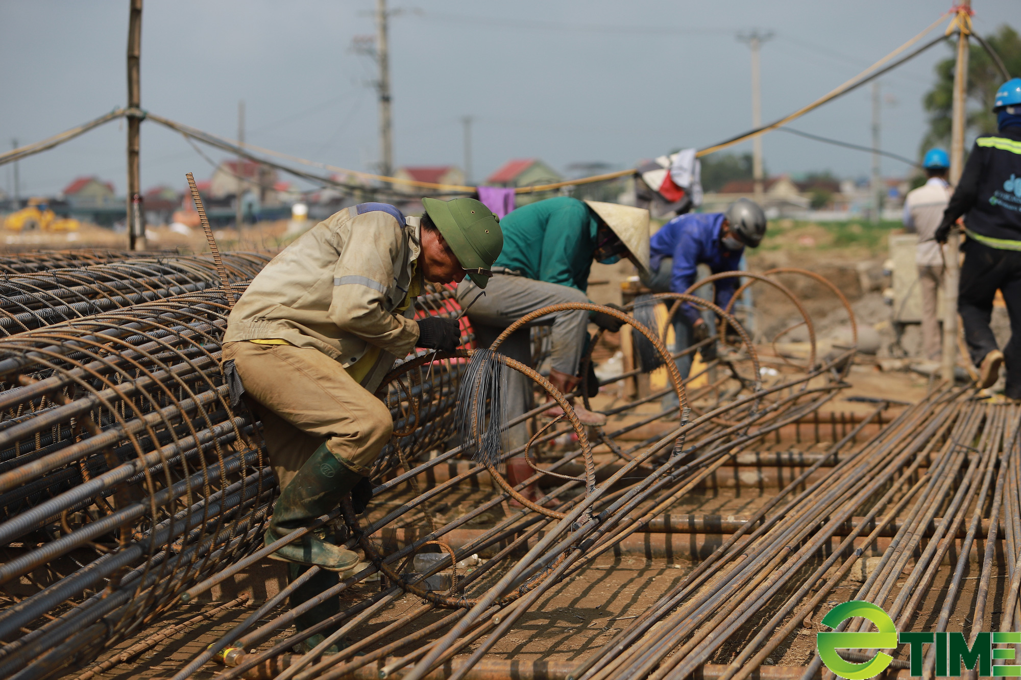 Giá vật liệu xây dựng tác động tới giải ngân các dự án cao tốc Bắc - Nam - Ảnh 1.