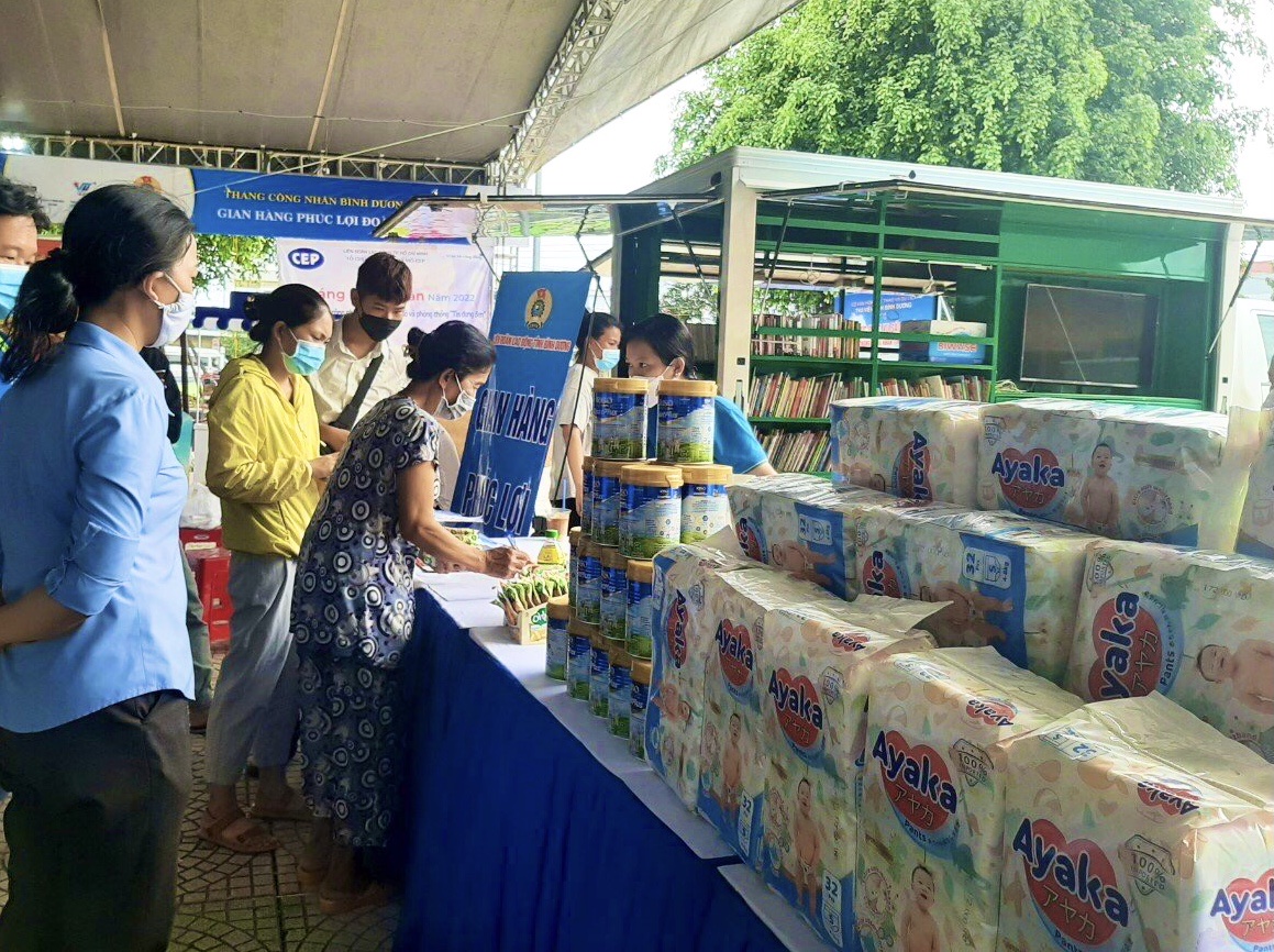 NUTIFOOD PHỐI HỢP QUỸ PHÁT TRIỂN TÀI NĂNG VIỆT TRAO HÀNG NGÀN QUÀ TẶNG TRỊ GIÁ 2,2 TỶ ĐỒNG CHO CÔNG NHÂN BÌNH DƯƠNG - Ảnh 2.