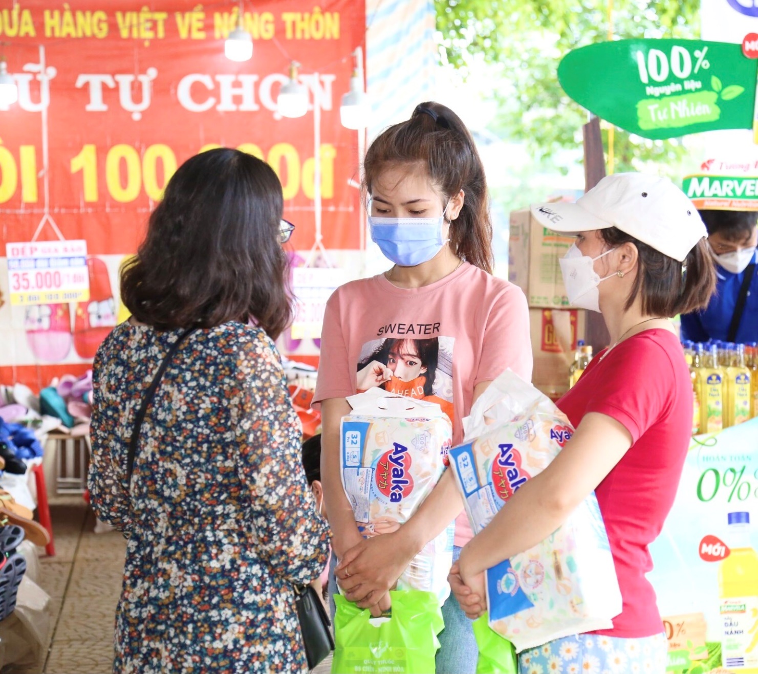 NUTIFOOD PHỐI HỢP QUỸ PHÁT TRIỂN TÀI NĂNG VIỆT TRAO HÀNG NGÀN QUÀ TẶNG TRỊ GIÁ 2,2 TỶ ĐỒNG CHO CÔNG NHÂN BÌNH DƯƠNG - Ảnh 3.