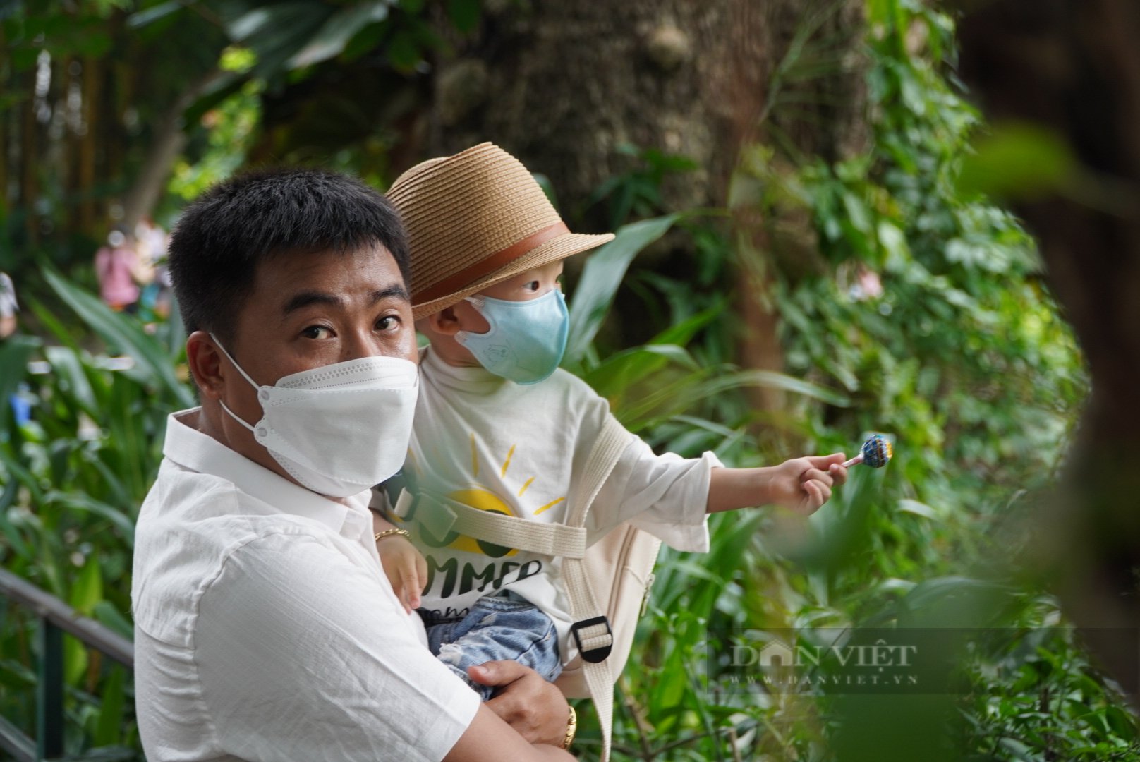Thảo Cầm Viên Sài Gòn đông nghẹt các gia đình có con nhỏ nhân Ngày Quốc tế Thiếu nhi - Ảnh 2.