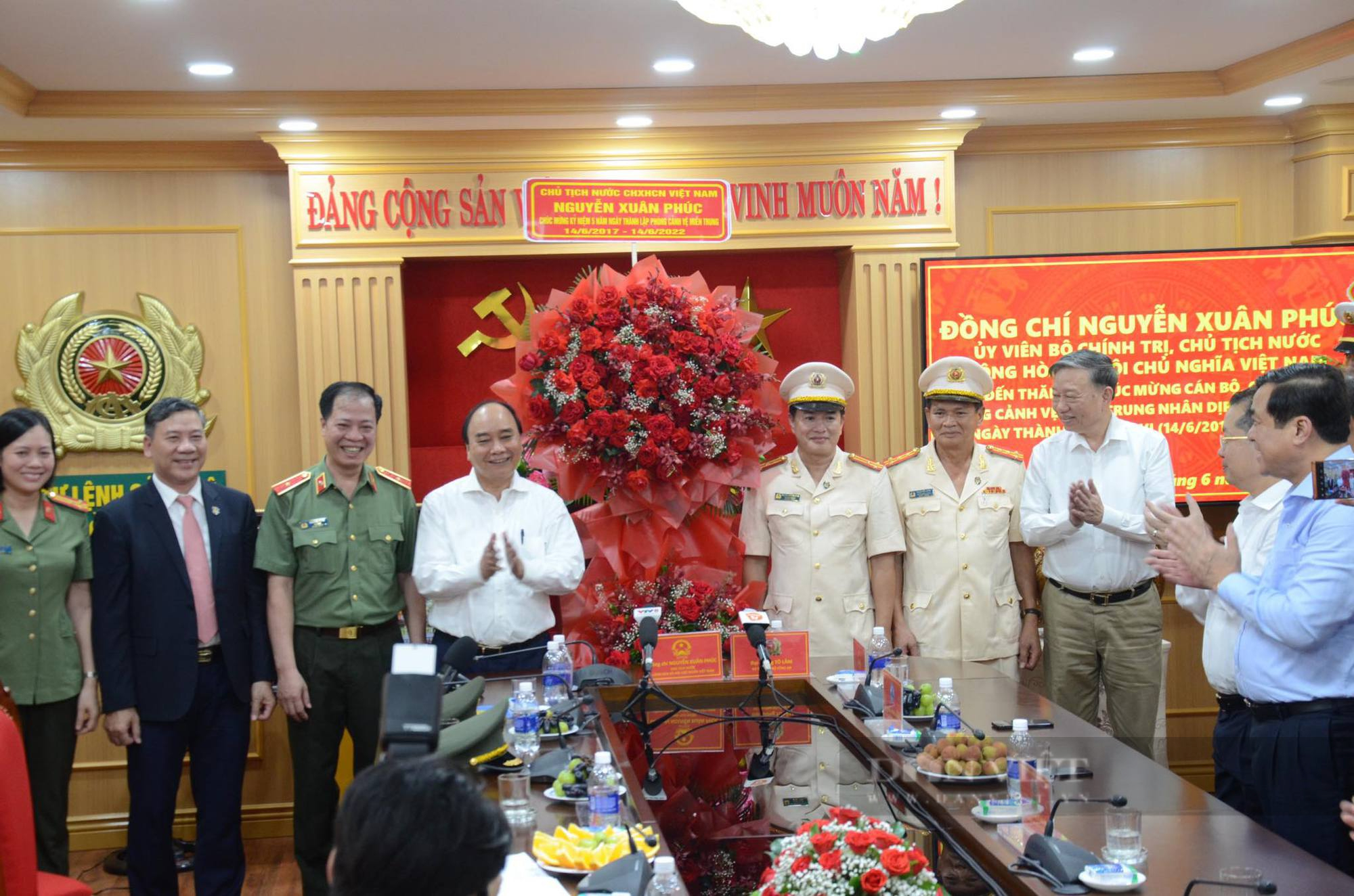 Chủ tịch nước thăm Phòng Cảnh vệ miền Trung  - Ảnh 1.