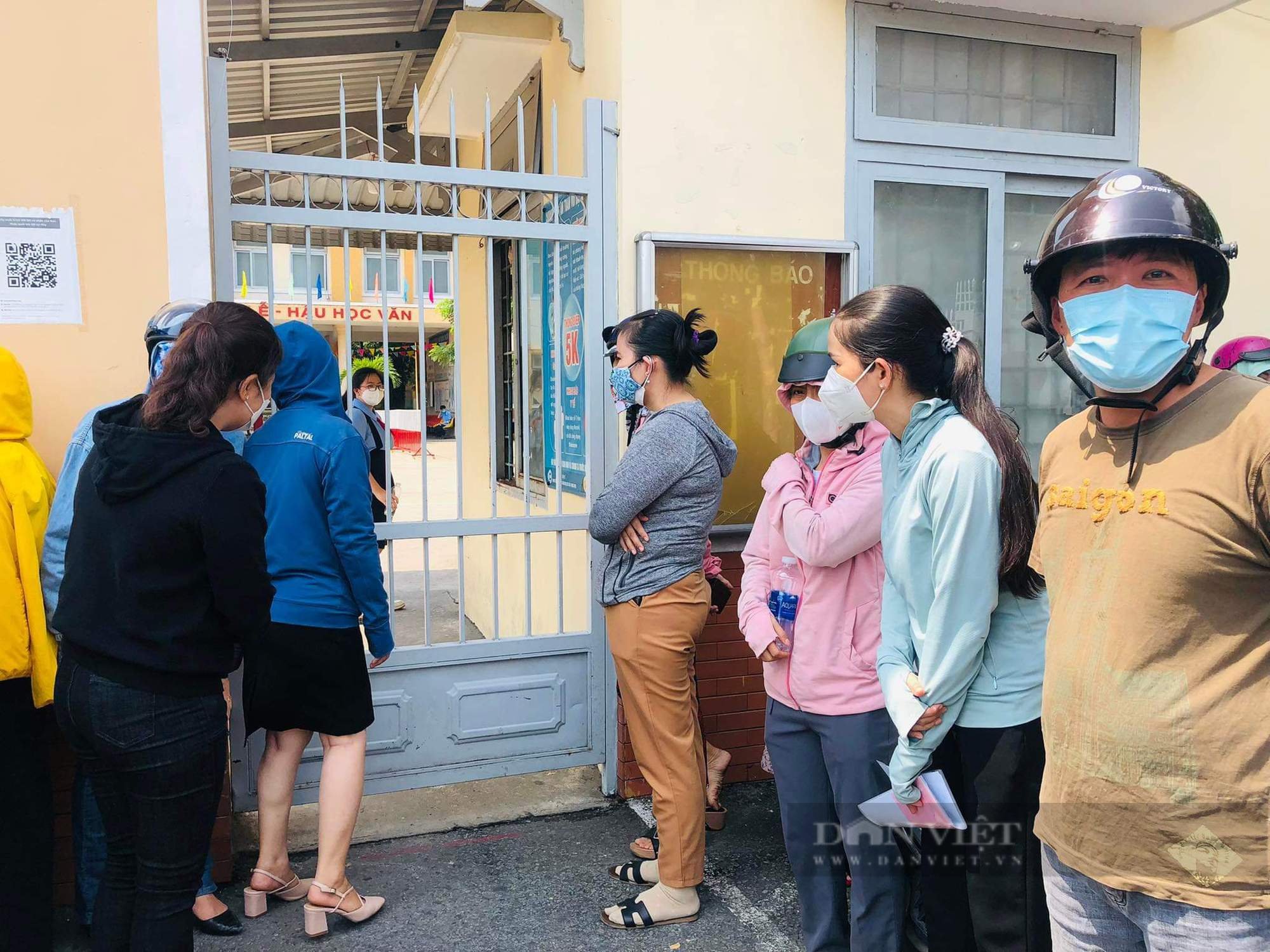 TP.HCM: Thí sinh nhẹ nhõm hoàn thành kỳ thi tuyển sinh lớp 10 - Ảnh 1.