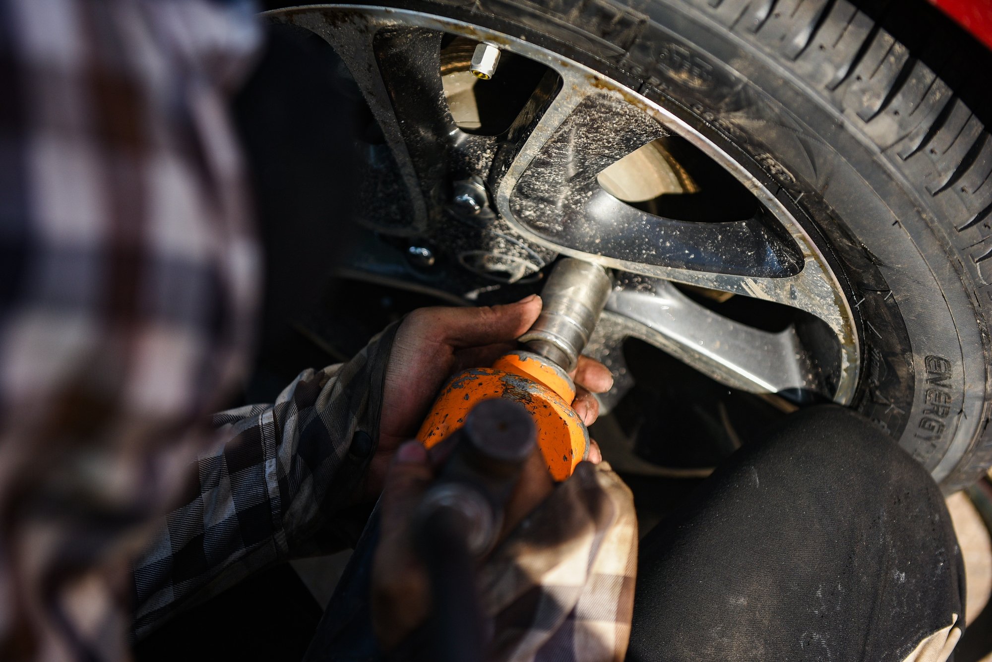 Chủ xe tiếc “đứt ruột” vì phải chi cả chục triệu đồng để sửa xe sau trận mưa ngập ở Hà Nội - Ảnh 7.