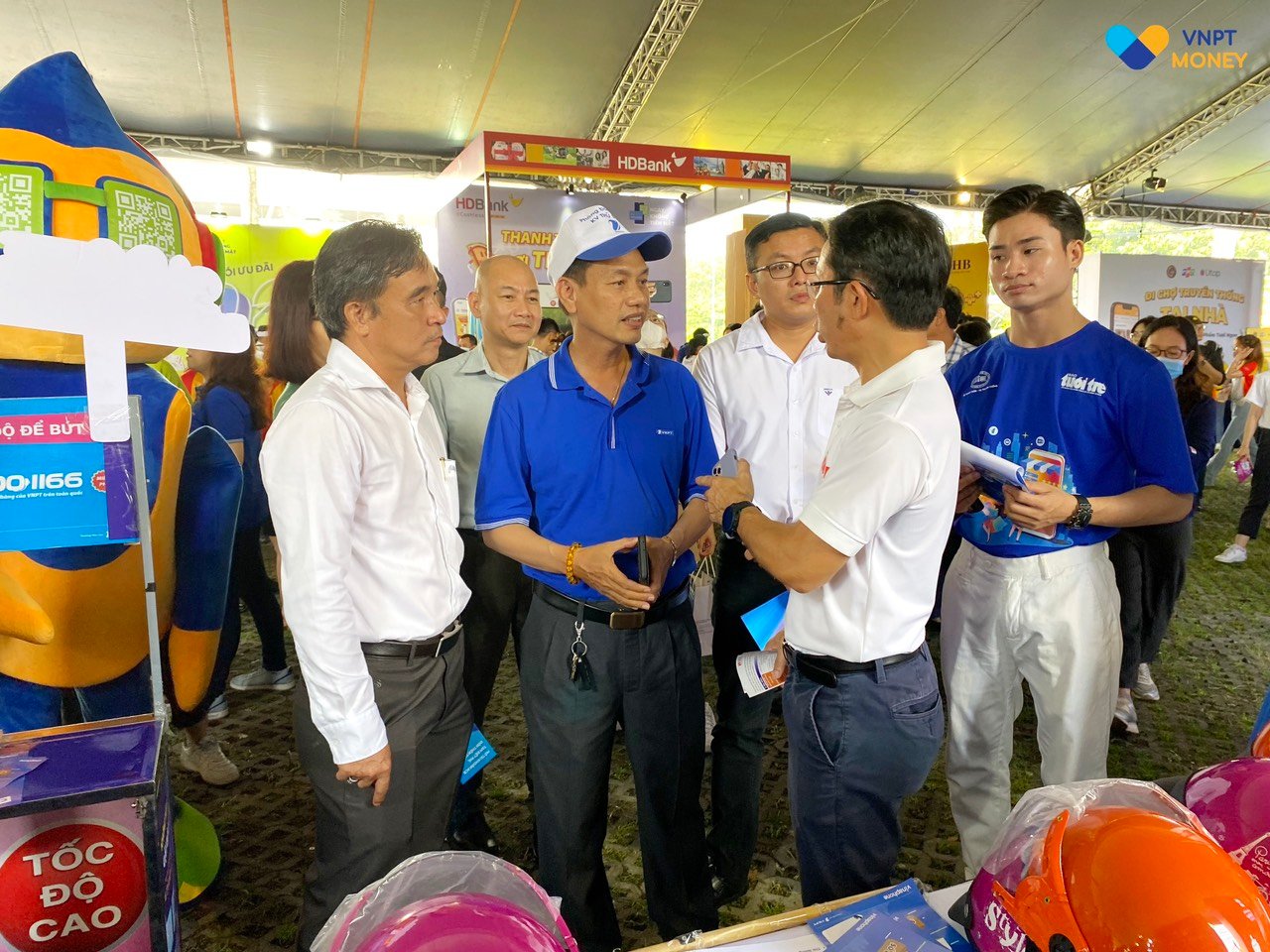 VNPT Money: Khuấy động Phiên chợ Không tiền mặt 2022 dành cho công nhân với chùm ưu đãi khủng - Ảnh 2.
