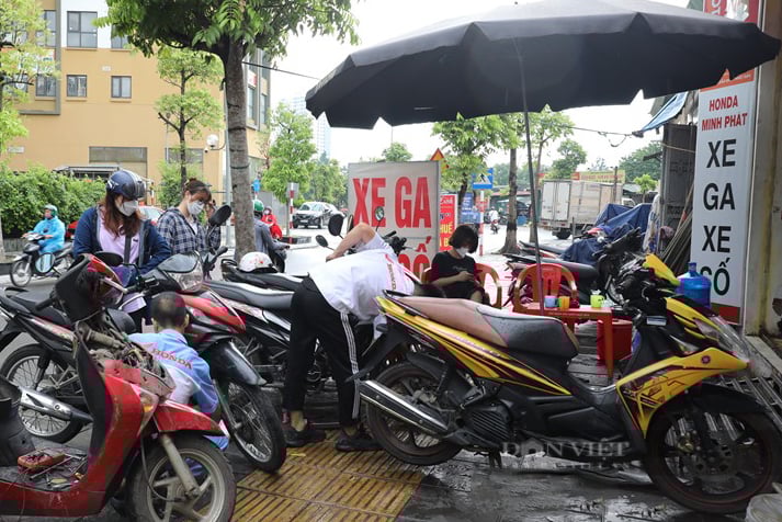 Chủ xe tiếc “đứt ruột” vì phải chi cả chục triệu đồng để sửa xe sau trận mưa ngập ở Hà Nội - Ảnh 11.