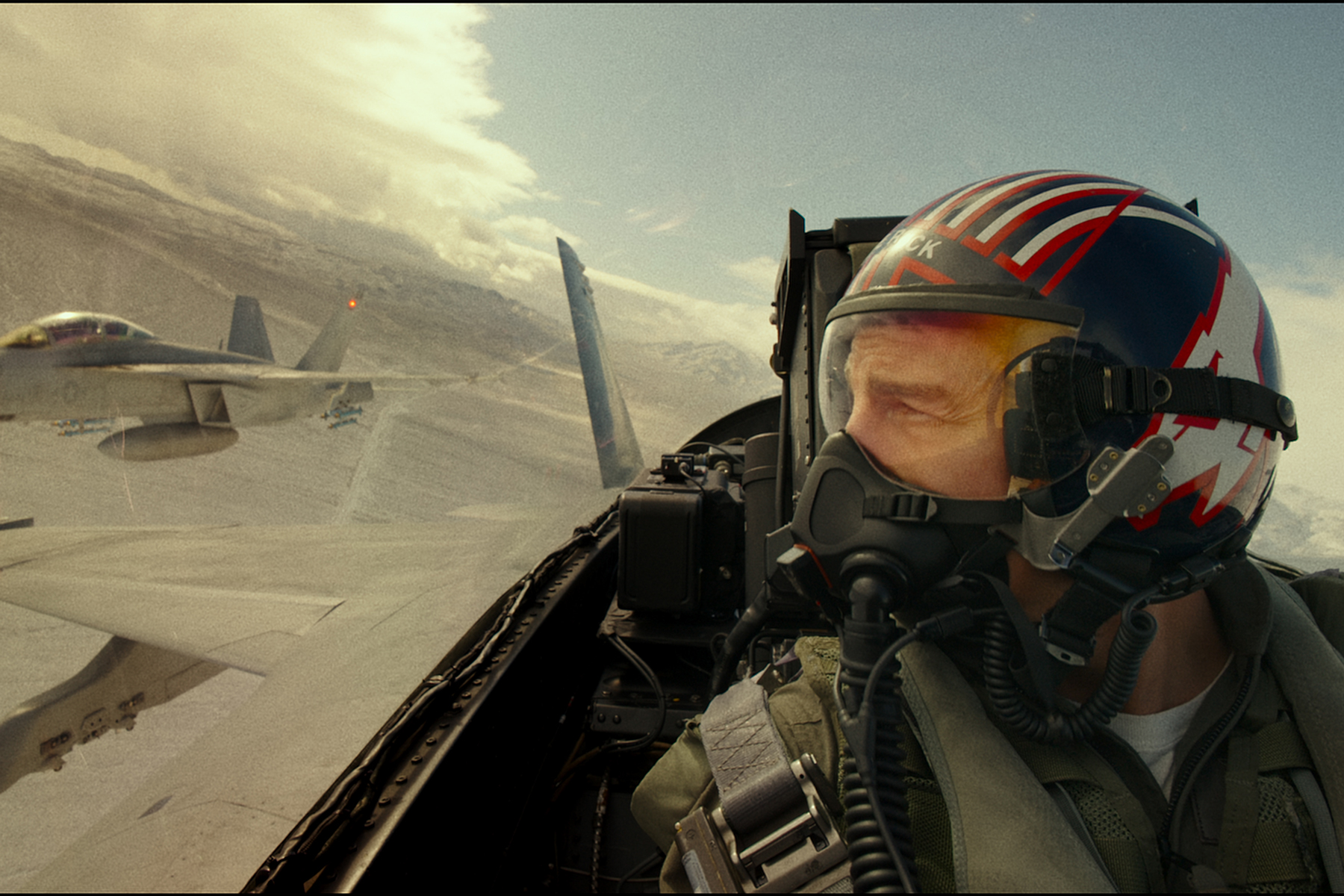 9 bộ phim điện ảnh hay nhất nửa đầu 2022, bất ngờ với thứ hạng của &quot;Top Gun: Maverick&quot; - Ảnh 2.