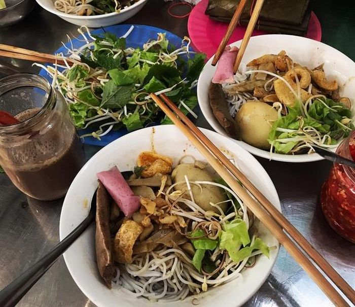 Gia Lai: Đặc sản &quot;bún cua thối&quot; - nghe tên đã thấy bốc mùi mà một khi đã thử thì thương nhớ không lối thoát - Ảnh 4.