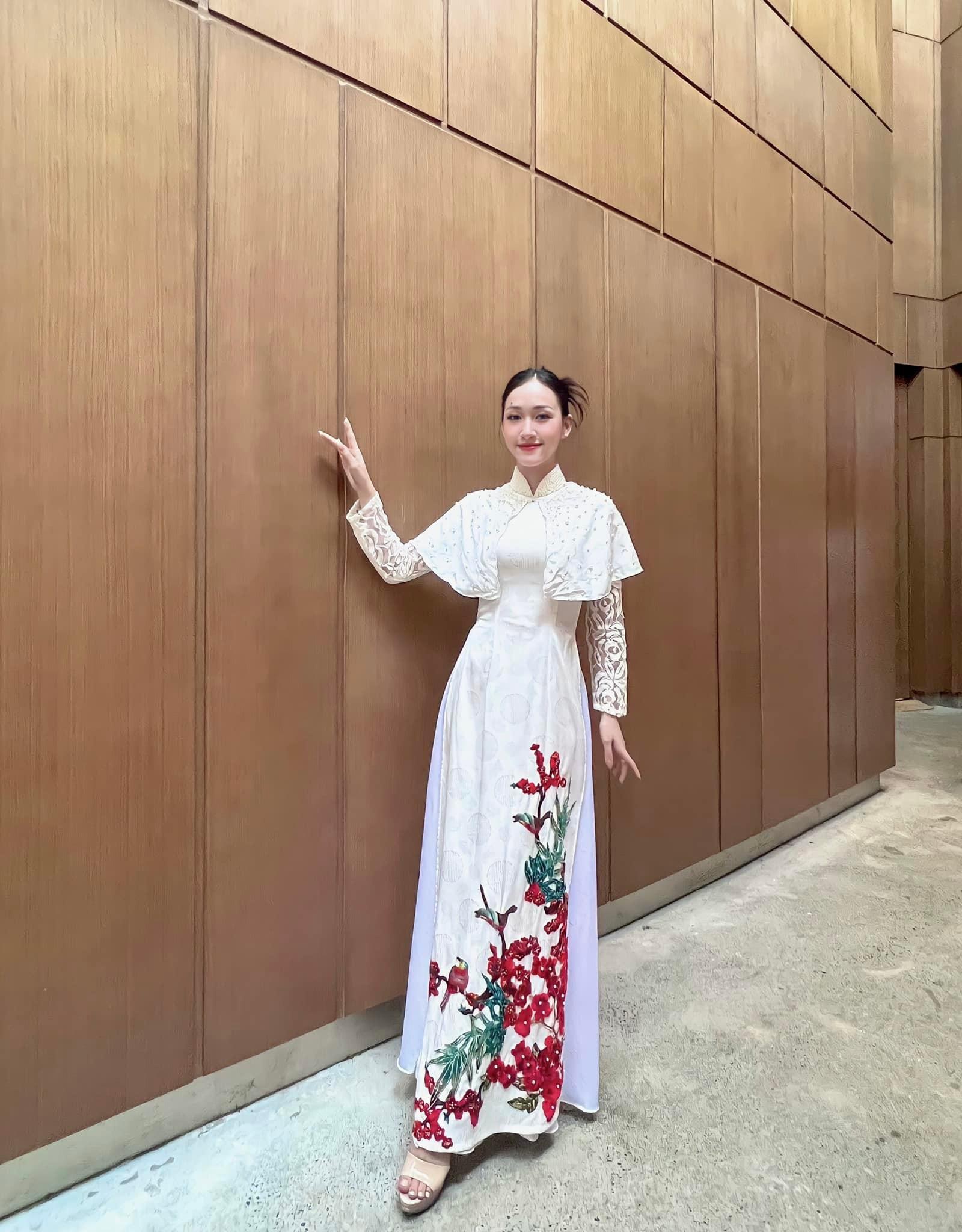 Hoa khôi trường ĐH Văn Lang: &quot;Tự yêu là cách để đẹp hơn mỗi ngày&quot; - Ảnh 4.