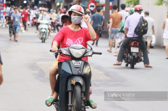 Quay cuồng khi giá xăng xô đổ kỷ lục: Nữ tài xế đặc biệt nhất xóm chạy thận Hà Nội (bài 2) - Ảnh 3.