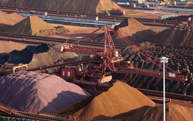 Giá vật liệu hôm nay 18/6: Thép giảm mạnh nhất, xi măng lại đồng loạt tăng giá - Ảnh 1.