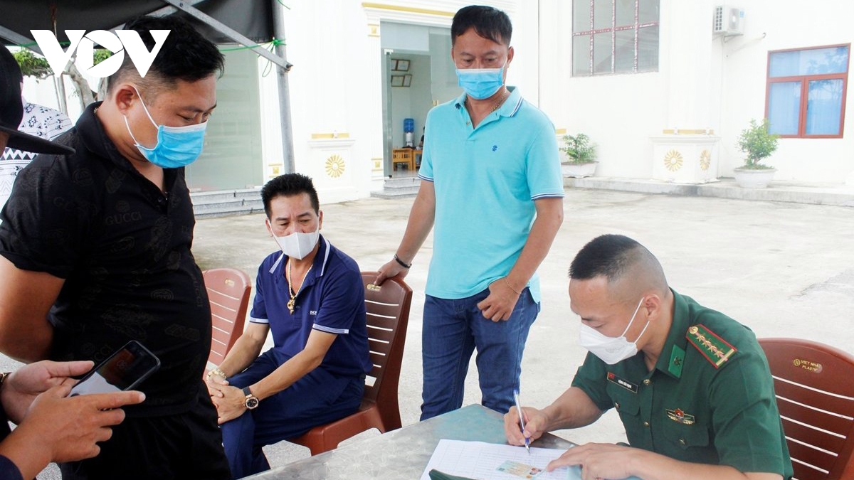 Cửa khẩu Ka Long hoạt động lại sau 3 năm tạm dừng - Ảnh 1.