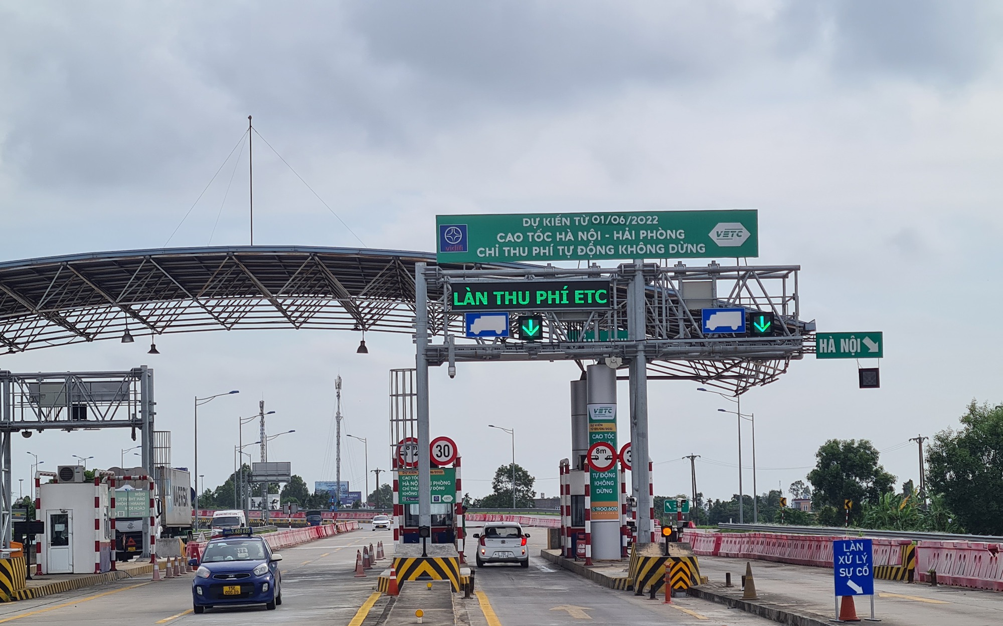 Cao tốc Hà Nội-Hải Phòng: Ngày đầu thu phí không dừng, nhiều lái xe phải quay đầu 