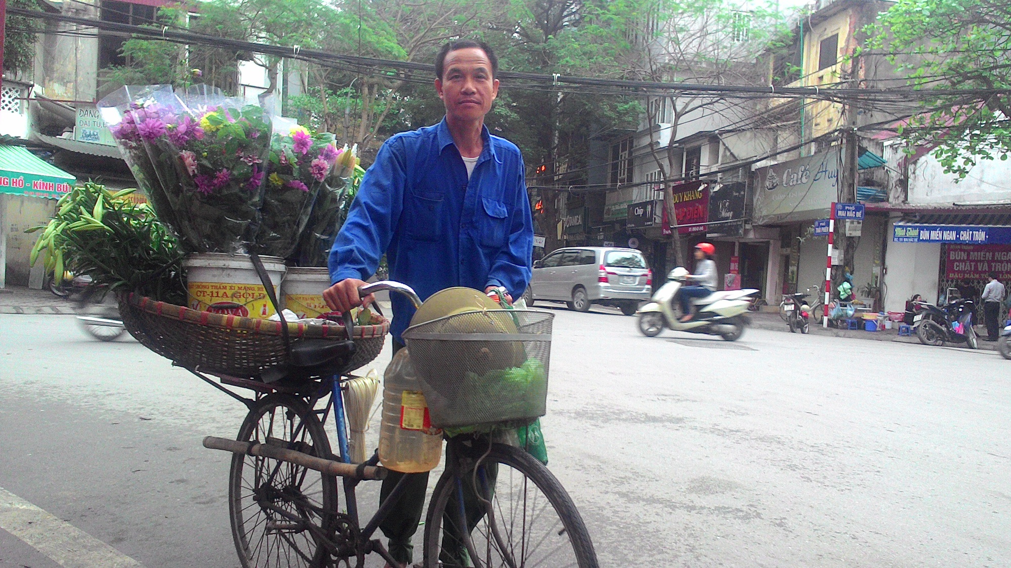 Ký ức Hà Nội: Nhớ gánh hàng rong - Ảnh 2.