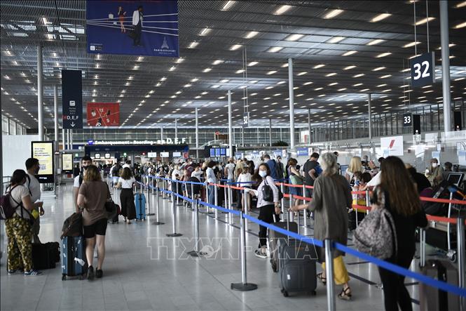 Một mùa Hè hỗn loạn ở châu Âu - Ảnh 2.